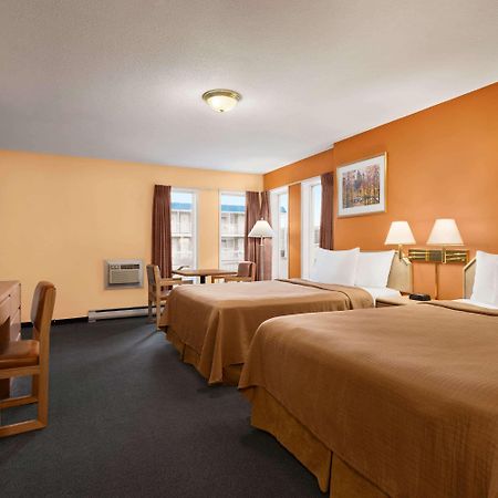 Travelodge By Wyndham Quesnel Bc מראה חיצוני תמונה