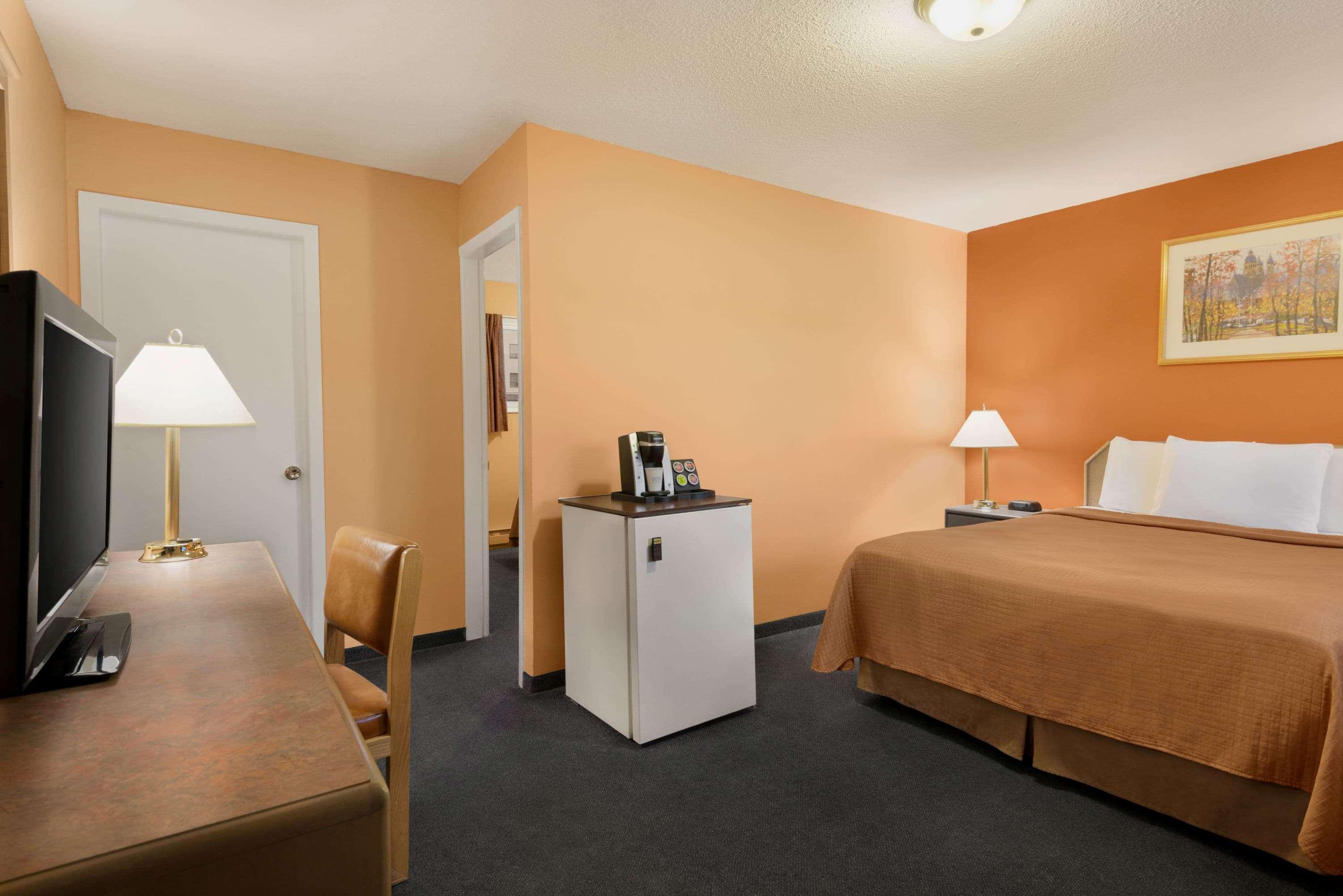 Travelodge By Wyndham Quesnel Bc מראה חיצוני תמונה