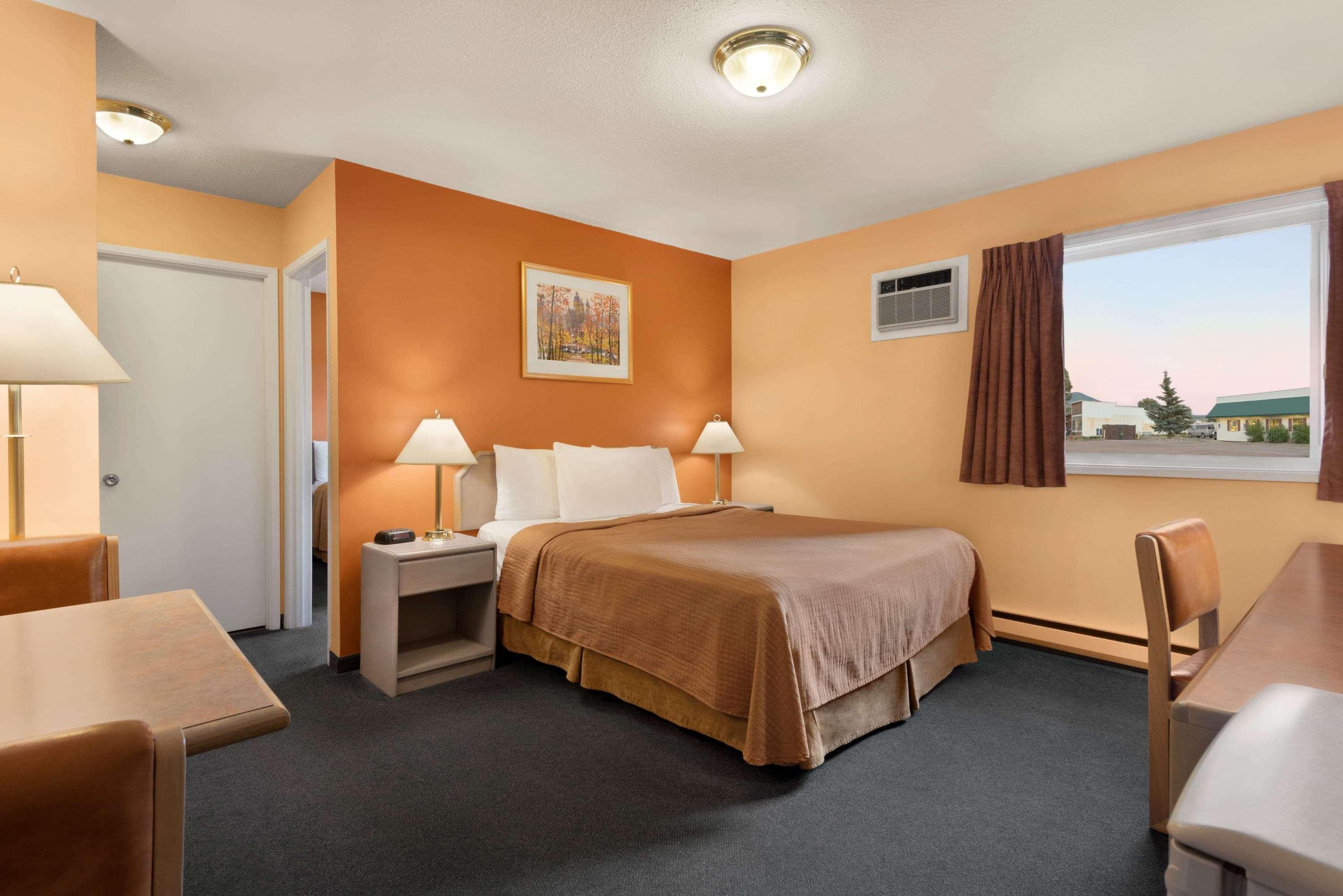 Travelodge By Wyndham Quesnel Bc מראה חיצוני תמונה