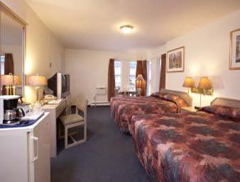 Travelodge By Wyndham Quesnel Bc חדר תמונה