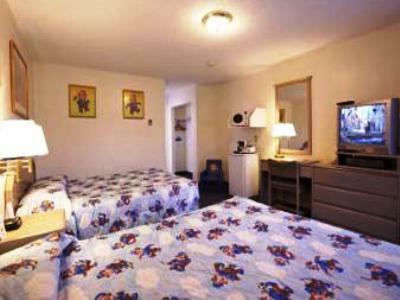 Travelodge By Wyndham Quesnel Bc חדר תמונה